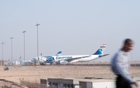 V morju pred Aleksandrijo našli razbitine letala EgyptAir