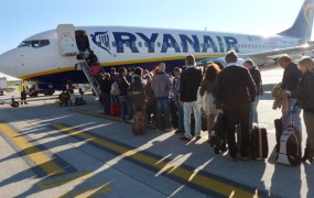 Ryanairov oglas "Letite domov, da bi glasovali za obstanek" razkuril zagovornike brexita