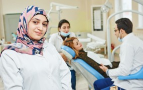 Bolniki pozor! Muslimanske medicinske sestre si ne umivajo rok!