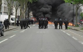 Francoski sindikati v vojni z vlado; v državi zmanjkuje goriva
