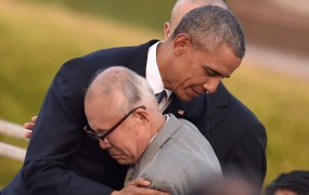 Obama v Hirošimi: objem s preživelim jedrskega napada