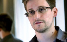 Nekdanji pravosodni minister ZDA pohvalil Snowdna, a pravi, da mu je treba vseeno soditi