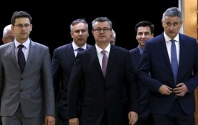 Orešković, Karamarko in Petrov drug ob drugem na seji hrvaške vlade
