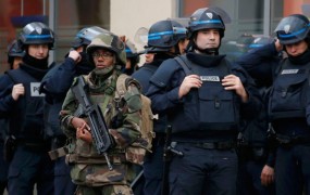 Terorist Islamske države v Parizu ubil policista in njegovo soprogo