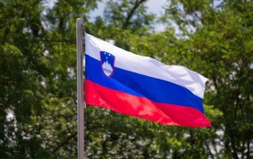 Škofi ob 25-letnici Slovenije: Usodo težko pridobljene države državljani nosimo v svojih rokah