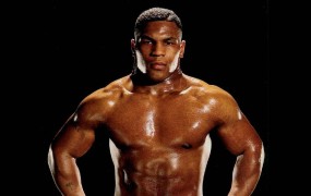 Virtualni Mike Tyson "pretepel" virtualnega Muhammada Alija