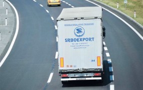 Tovornjakar čez Slovenijo tihotapil migrante