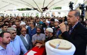 Erdogan je zabrusil tujim kritikom: Brigajte se zase