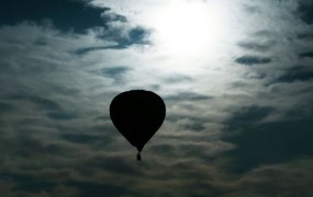 Balon v smrtonosni nesreči v Teksasu verjetno zadel daljnovod