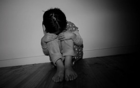 "Zadrski Fritzl": Več let posiljeval hčerko, ki mu je rodila tudi otroka
