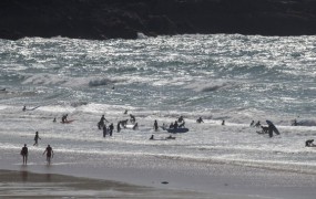 Skrivnostna smrt petih kopalcev na Otoku