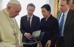 Papež se je srečal s Facebookovim Markom Zuckerbergom
