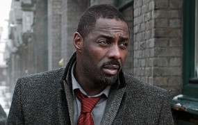 Okužen s koronavirusom znani igralec Idris Elba