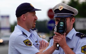 Zaradi hujših kršitev predpisov policisti zasegli 14 vozil