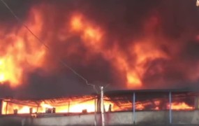 V požaru v tovarni v Bangladešu številni mrtvi