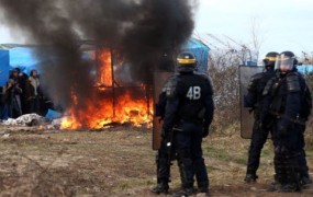 Hollande bo zaprl "džunglo" v Calaisu