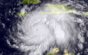 V divjanju orkana Matthew na Haitiju umrlo več kot 400 ljudi