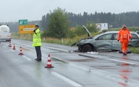 V nesreči pri Pragerskem umrl voznik osebnega avtomobila