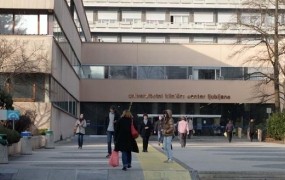 Zdravniki v UKC Ljubljana za zaostritev stavke