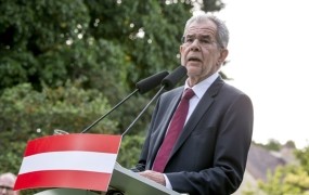 Volitve v Avstriji: zmaga Van der Bellna, Hofer priznal poraz