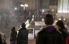 Za zaščito pred migranti v Kölnu za silvestrovo tisoči policistov
