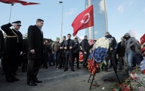 Pahor polagal venec žrtvam terorizma, v Turčiji pa je spet pokalo