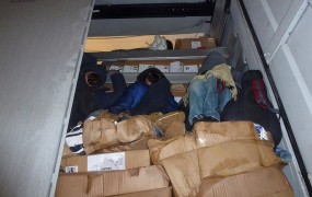 Odkritje na Gruškovju: v turškem tovornjaku našli sedem Afganistancev