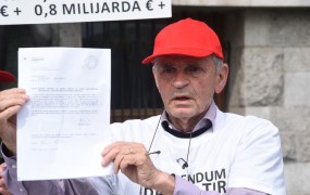 Cerarjeva vlada o referendumu širi lažne informacije in grozi vojakom (VIDEO)
