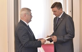 Štefanec Pahorju predstavil letno poročilo o delu KPK