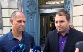 Čuš in Damijan prispevala podpisa k skoraj 12.000 zbranim za referendum o zakonu o drugem tiru
