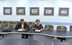 Ministrica za zdravje Kopača in Pfeiferjevo poziva k odstopu