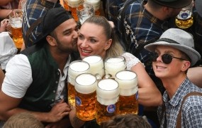 Oktoberfesta v Münchnu letos ne bo, pivo se bo pilo doma