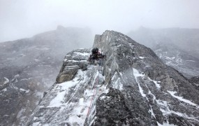 Slovenski alpinistki še pred globalno pandemijo splezali novi smeri na skrajnem severu Norveške
