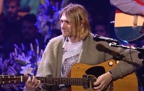 Kitara, ki jo je Kurt Cobain igral v MTV Unplugged, je na dražbi za milijon dolarjev