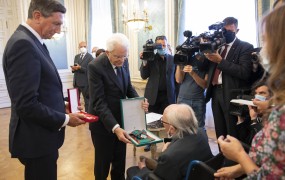 Boris Pahor je ob vrnitvi Narodnega doma prejel najvišji državni odlikovanji Slovenije in Italije