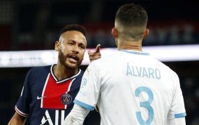 Neymarju kazen za napad na Alvara, a liga preiskuje, ali je bil res tarča rasističnega zmerjanja