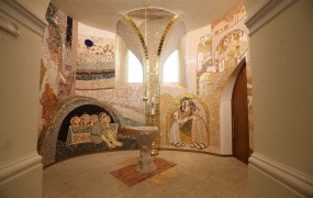 Svetovalec papeža Frančiška je prenavljal mozaike cerkve v Ljubljani