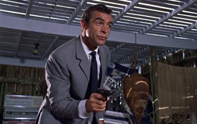 Prva pištola Jamesa Bonda prodana za več kot 250.000 dolarjev