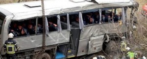 Pet mrtvih v nesreči avtobusa