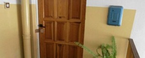 Lucija: Zaprta v stanovanje grozi, da bo sprožila eksplozijo