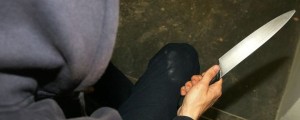 Državljan Kosova v Kranju vsem na očeh prijel za nož, da bi mu vzel življenje