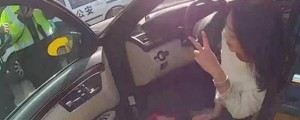 Pijana je 'pozirala' pred policisti