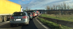 Na avtocesti proti Gruškovju 11-kilometrski zastoj, zaradi verižnega trčenja gneča tudi proti Primorski