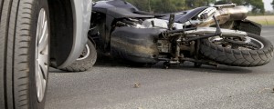 Izsilil prednost motoristu, ta pa je umrl
