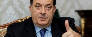 Dodik vztraja pri referendumu