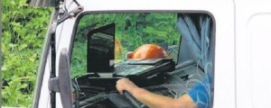 Voznik je med vožnjo proti Ljubljani užival v gledanju filma