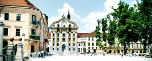 Vandalčki oskrunili Sidro v parku Zvezda
