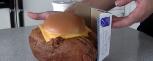 VIDEO: 7x ga je ocvrl in pojedel