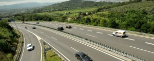 Med postopkom grozil s samozažigom