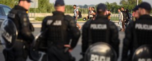 Policija na območju Brežic pri nezakonitem prehodu meje do zjutraj prijela več kot 1100 prebežnikov
